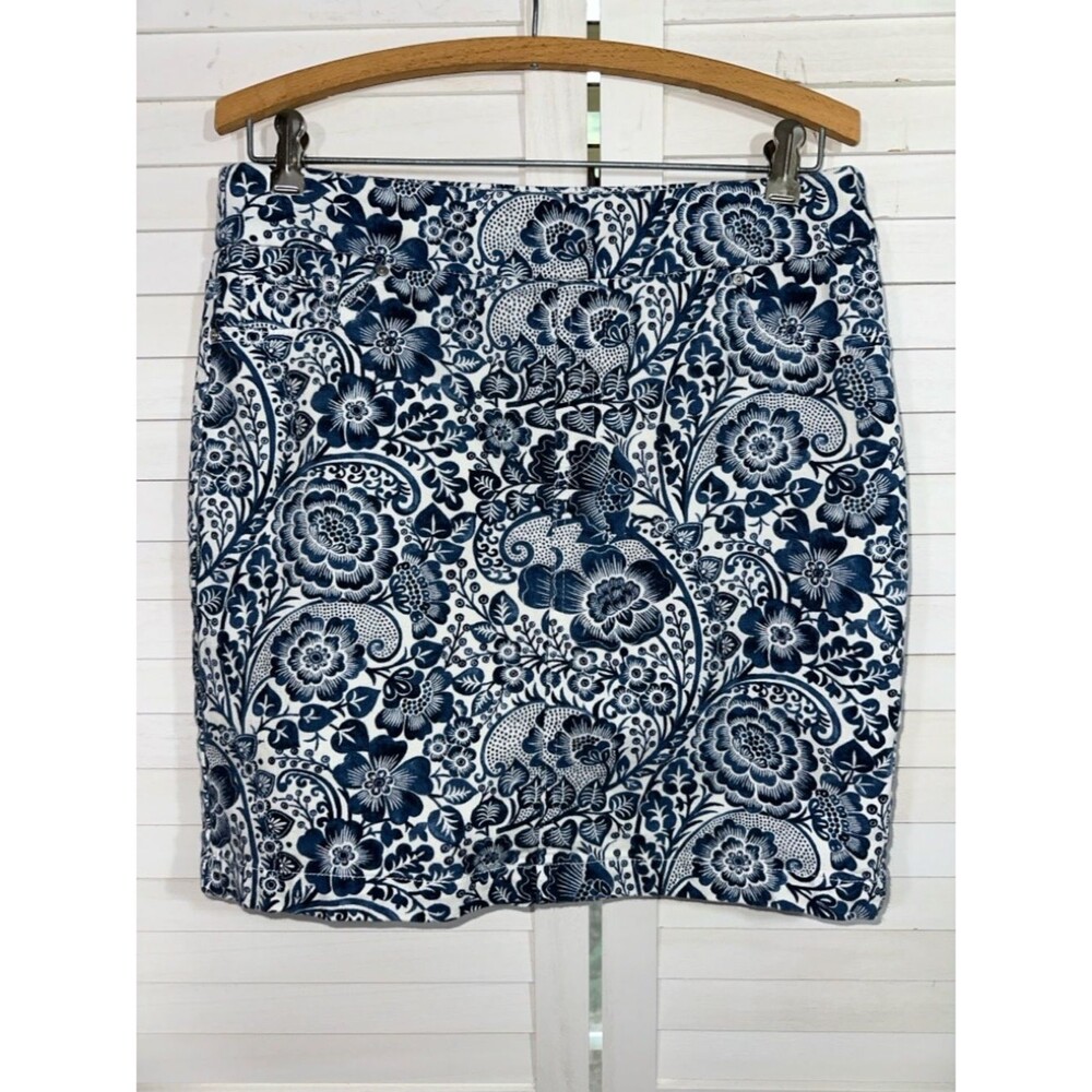 Chico's Skort Size 6 Navy and White Denim - Picture 2 of 11